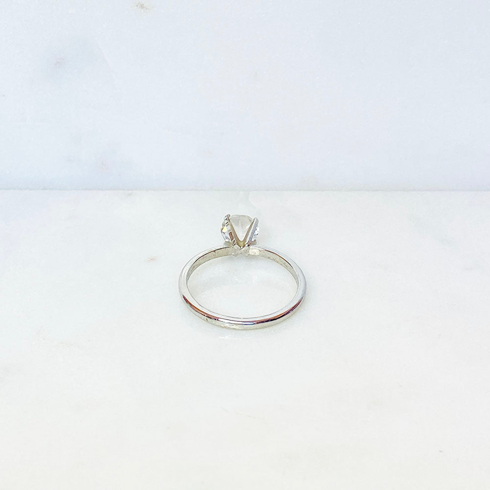 90's Silver Tone Round Cut Crystal Minimalist Ring