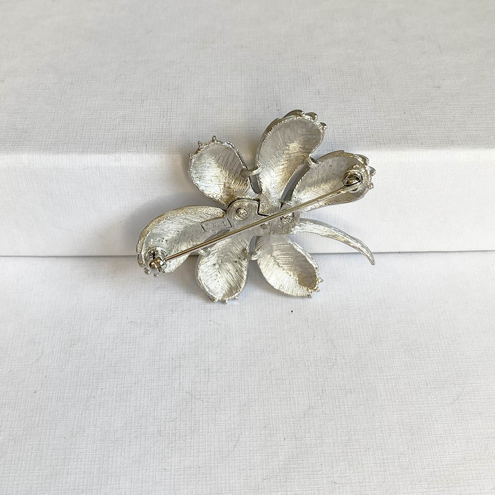 Vintage 60's Crown Trifari White Enamel Silver Tone Flower Brooch